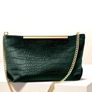 Stella & Dot Everything Bag
Green Velvet Magnetic Closure
Gold, missing strap